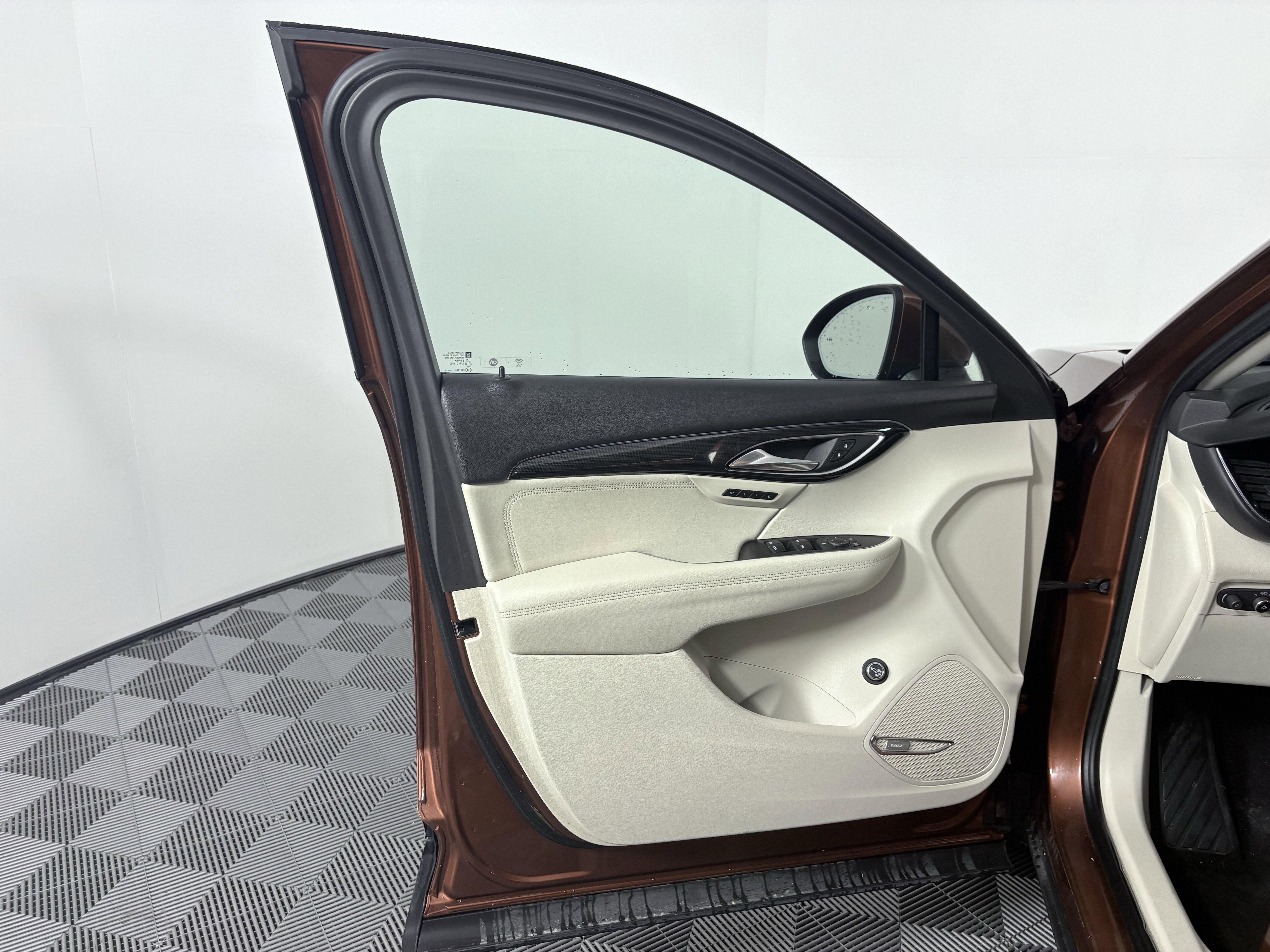 Used 2022 Buick Envision Essence w/ Technology Package I image 12