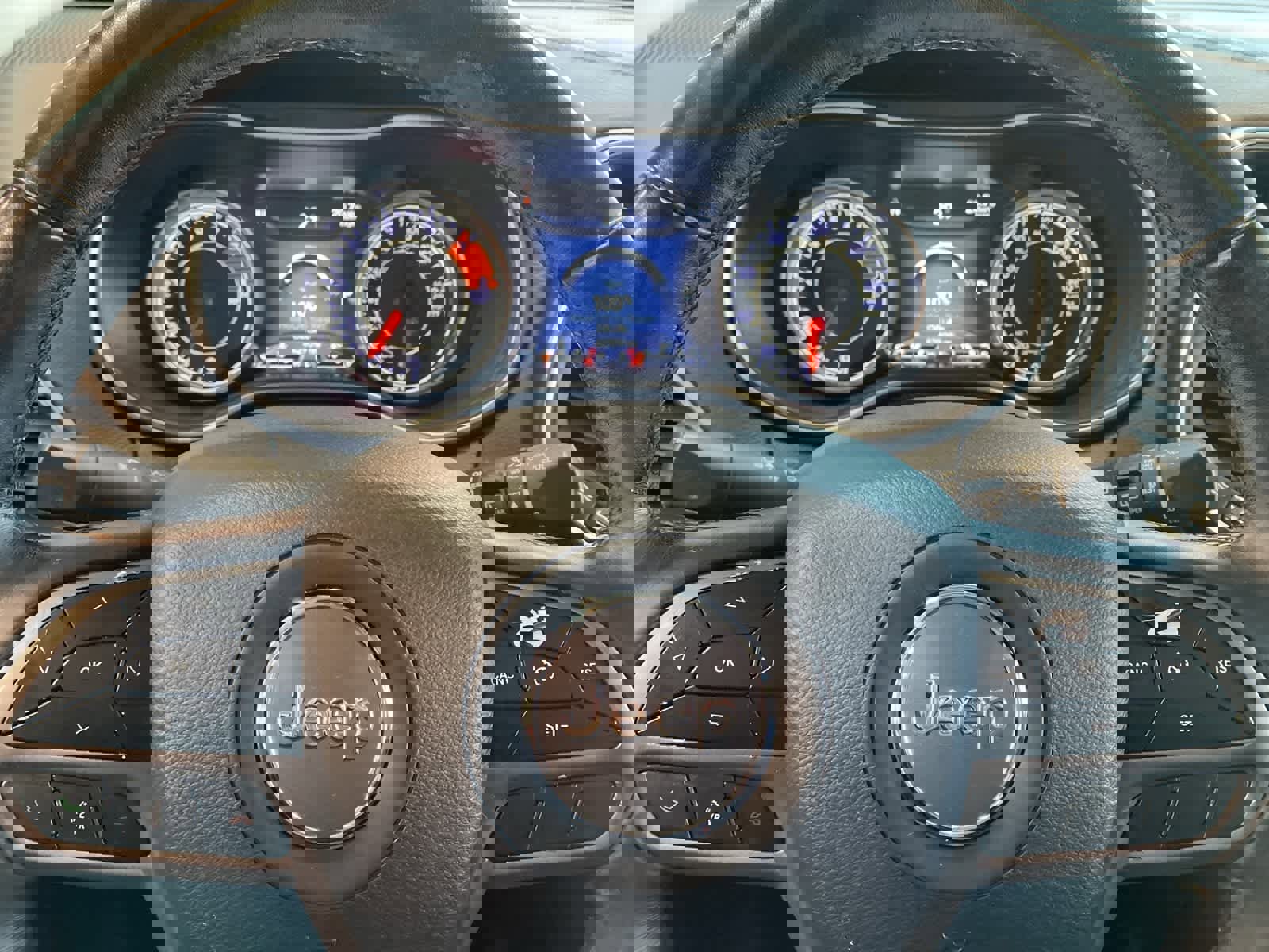 Used 2021 Jeep Cherokee Latitude Lux w/ Comfort/Convenience Group image 19