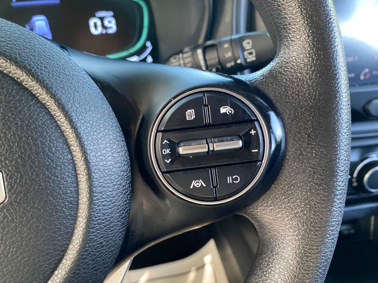 Used 2025 Kia Soul LX w/ LX Technology Package FWD image 56