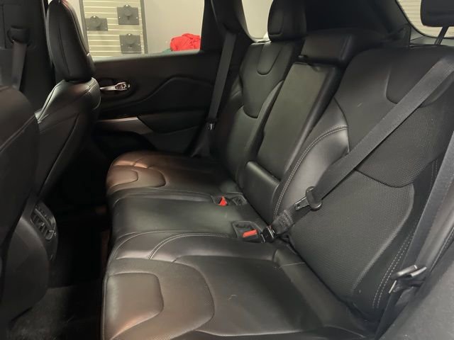 Used 2019 Jeep Cherokee Limited image 17