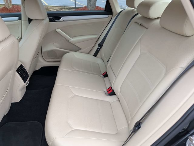 Used 2019 Volkswagen Passat 2.0T Wolfsburg FWD image 13
