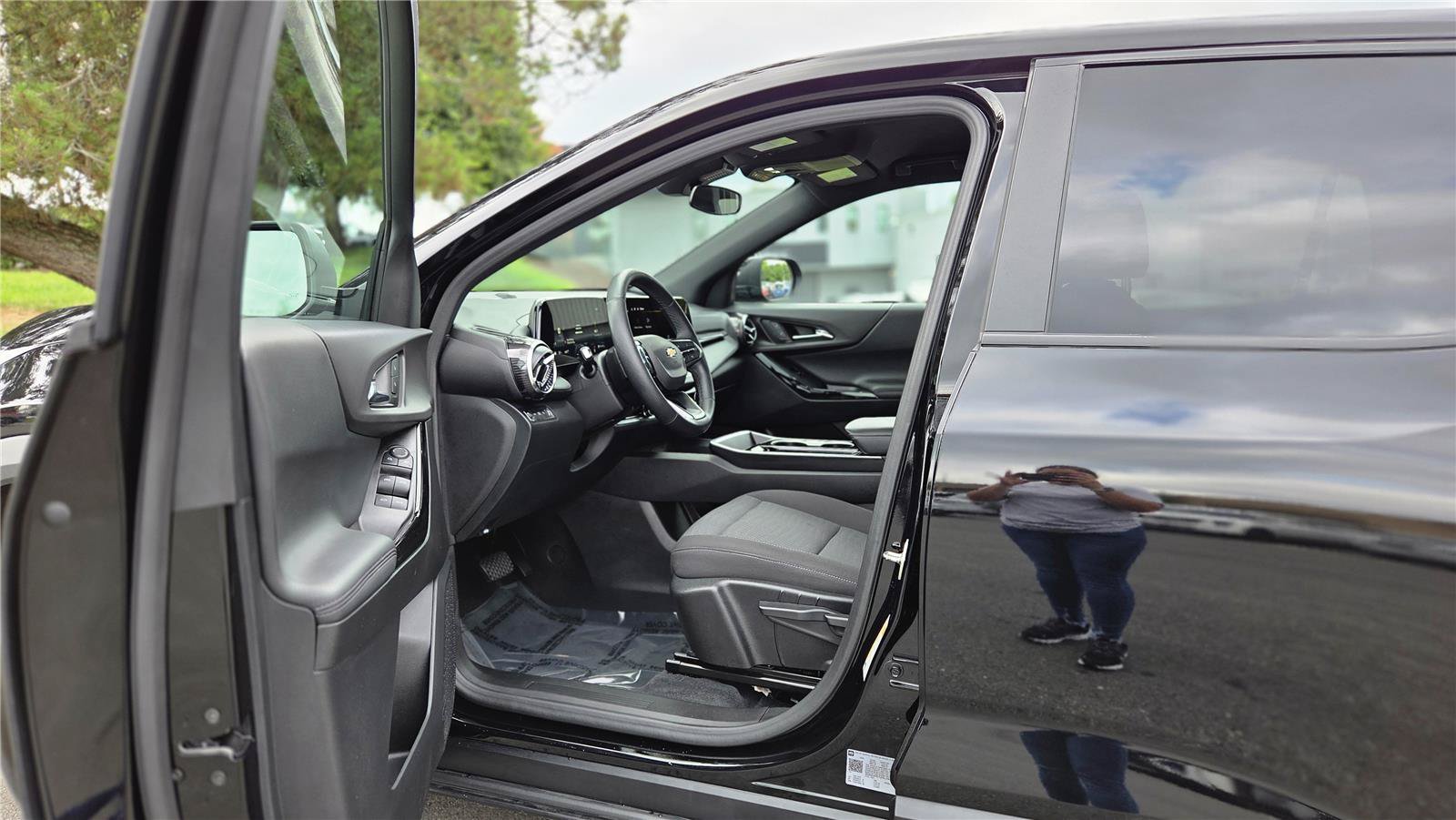 Used 2025 Chevrolet Equinox LT AWD/4WD image 14