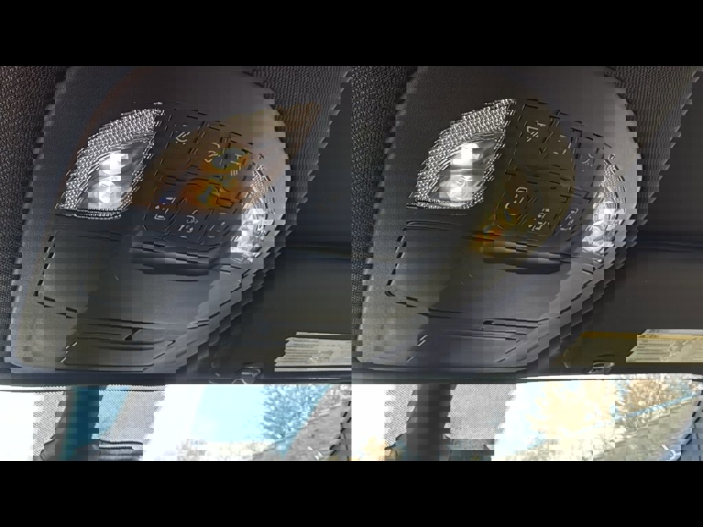 Used 2025 Chrysler Pacifica Select image 17