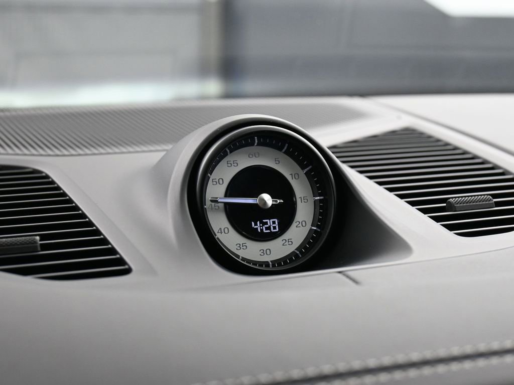 Certified 2025 Porsche Cayenne Turbo AWD/4WD image 20