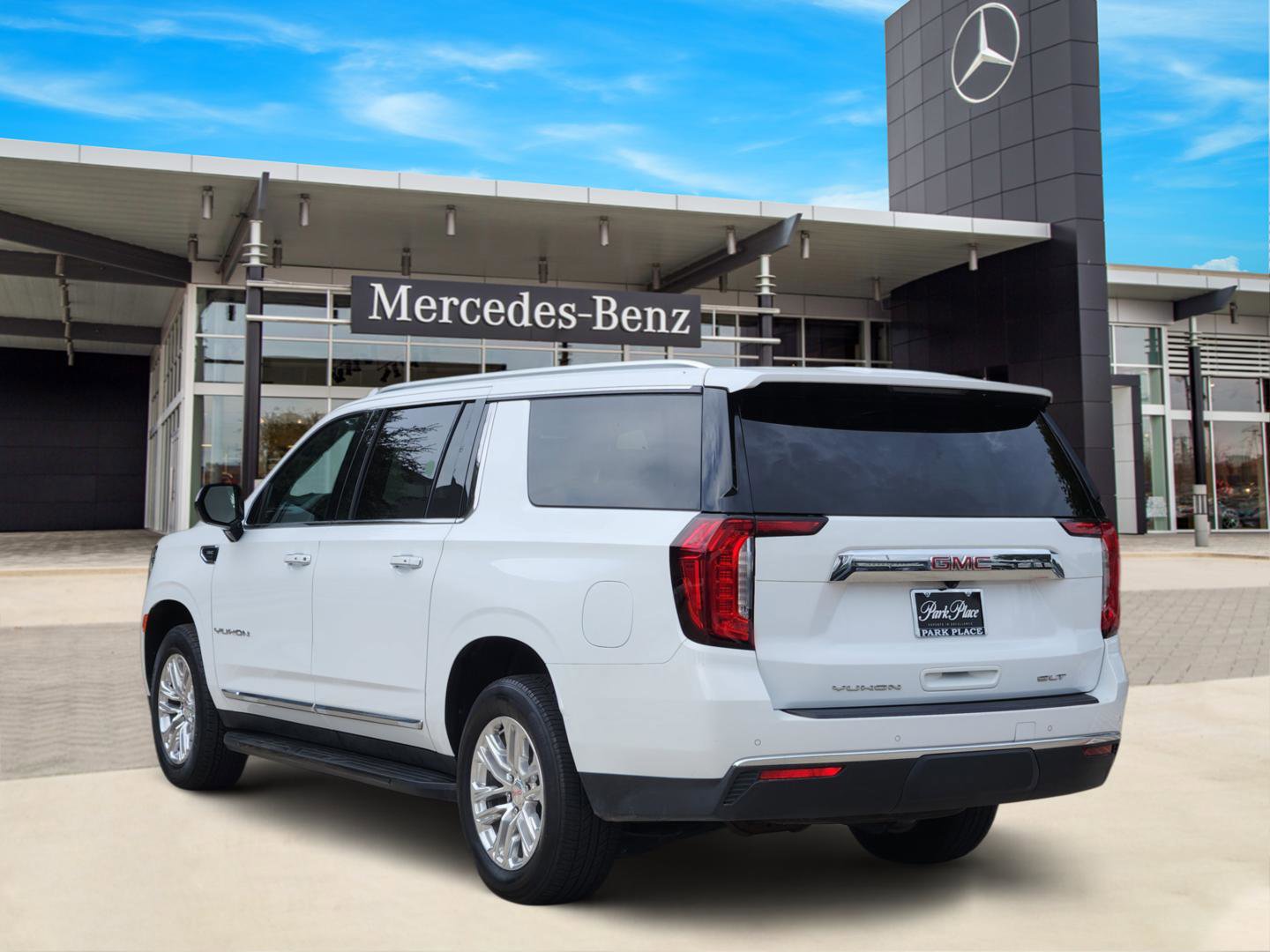 Used 2024 GMC Yukon XL SLT image 4