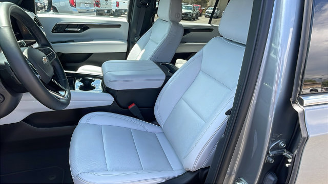 Used 2026 Chevrolet Suburban Premier AWD/4WD image 11