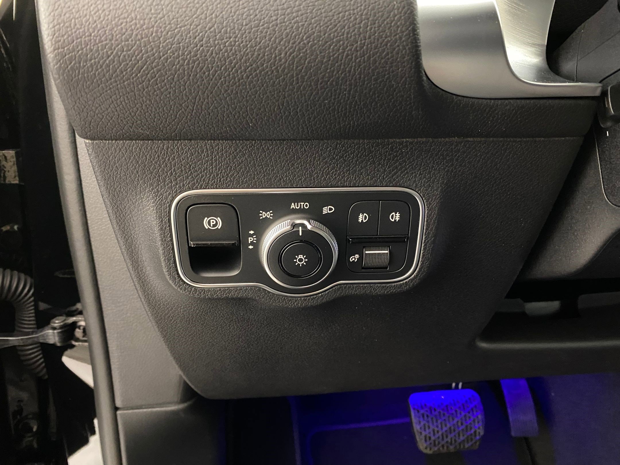 New 2025 Mercedes-Benz GLB 250 4MATIC image 17