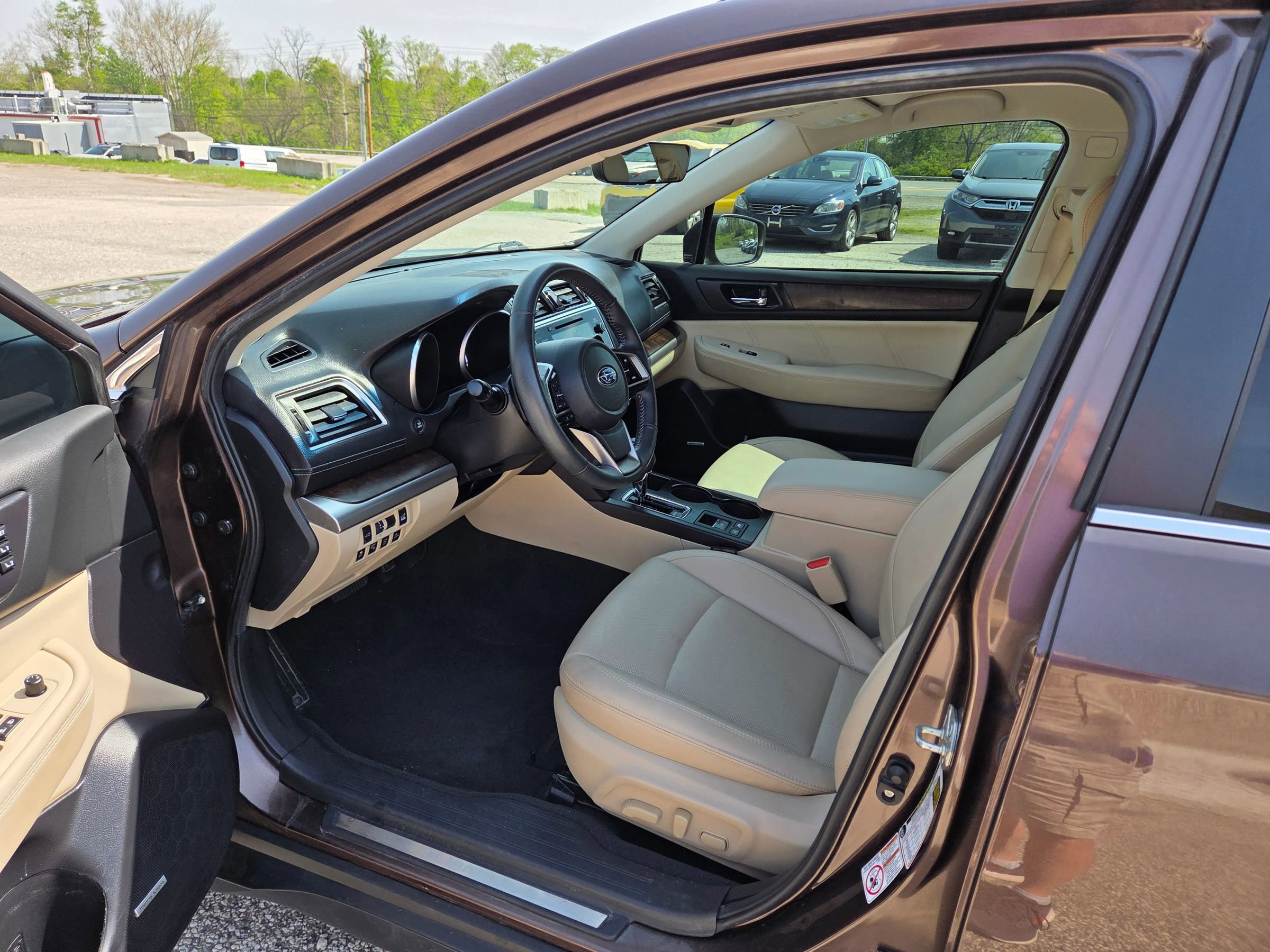 Used 2019 Subaru Outback 3.6R Limited w/ Popular Package #2 AWD/4WD image 11