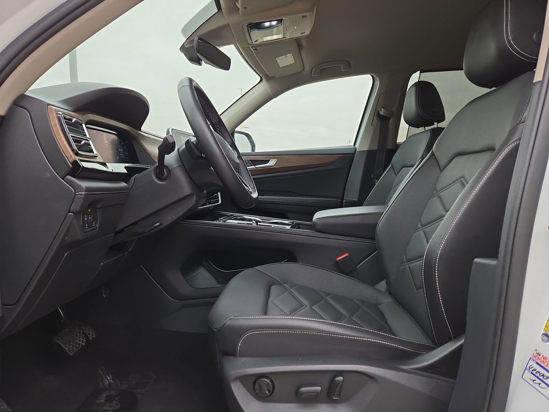 Used 2025 Volkswagen Atlas SE FWD image 16