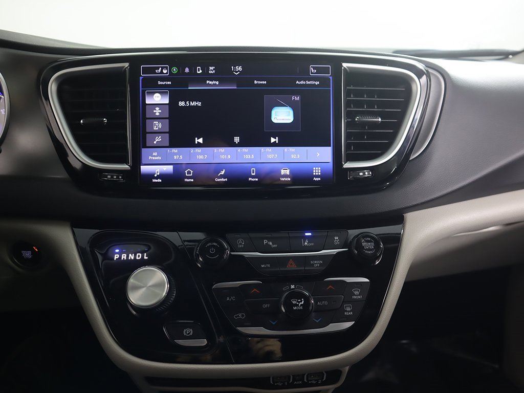 Used 2024 Chrysler Pacifica Touring-L image 47