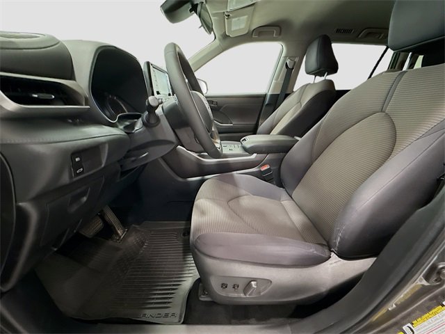 Used 2022 Toyota Highlander LE image 17