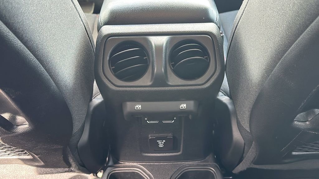 Used 2024 Jeep Wrangler Rubicon image 24