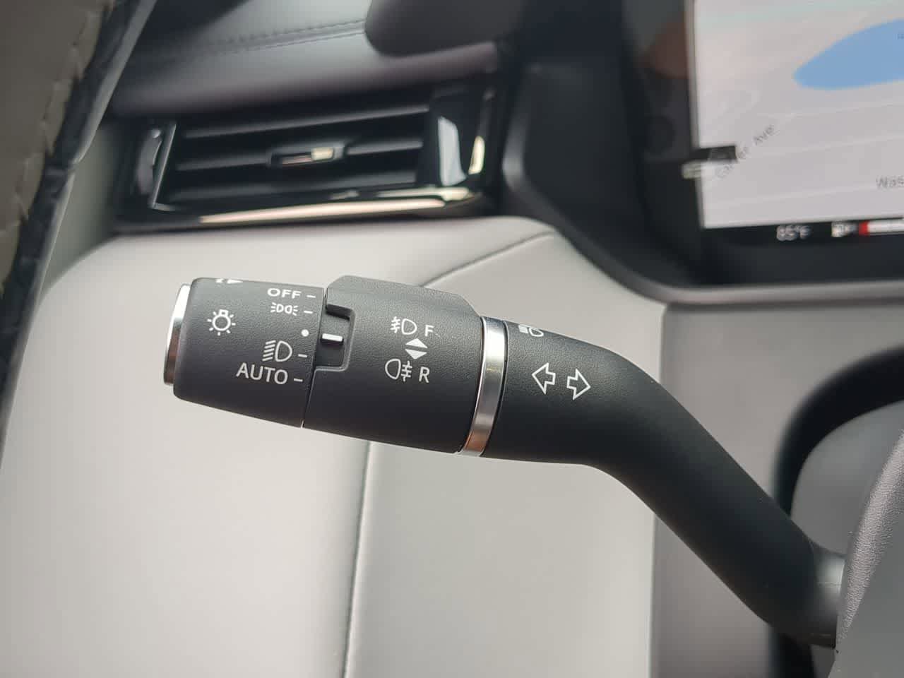 Used 2026 Land Rover Range Rover Velar Dynamic SE image 28