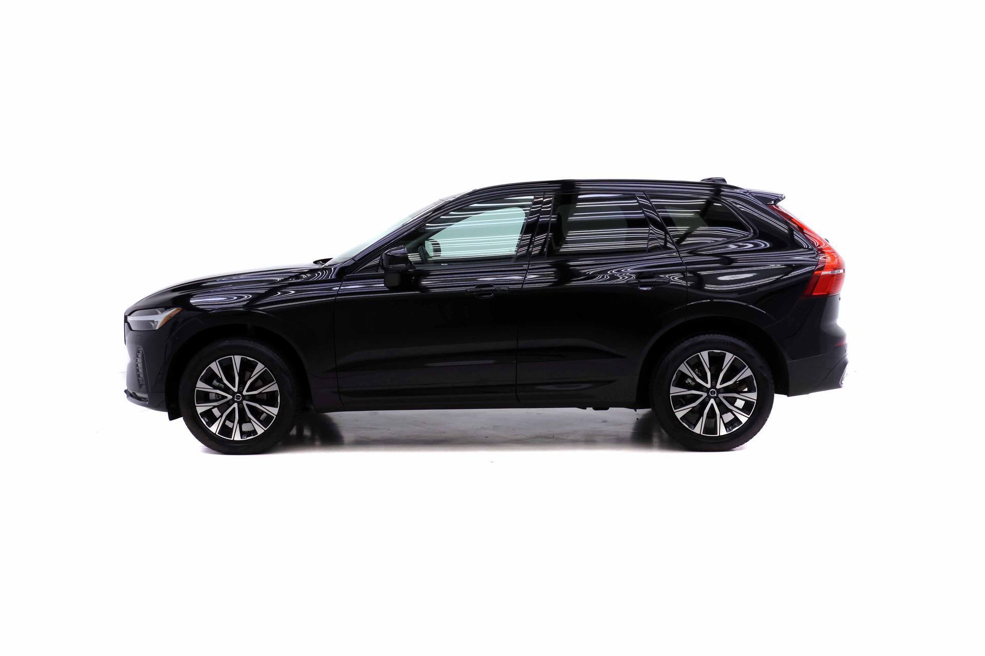 Certified 2025 Volvo XC60 B5 Core AWD/4WD image 3