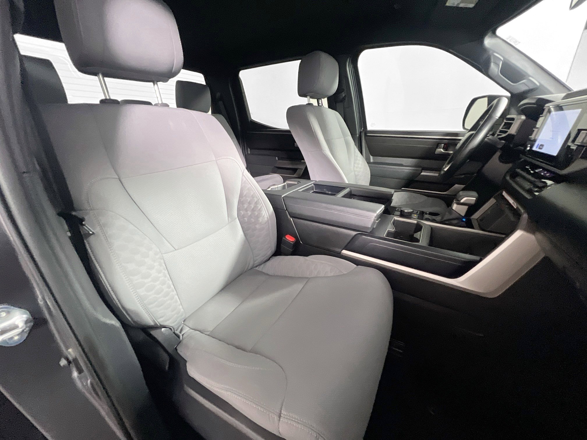 Used 2025 Toyota Tundra SR5 w/ SR5 Convenience Package image 31