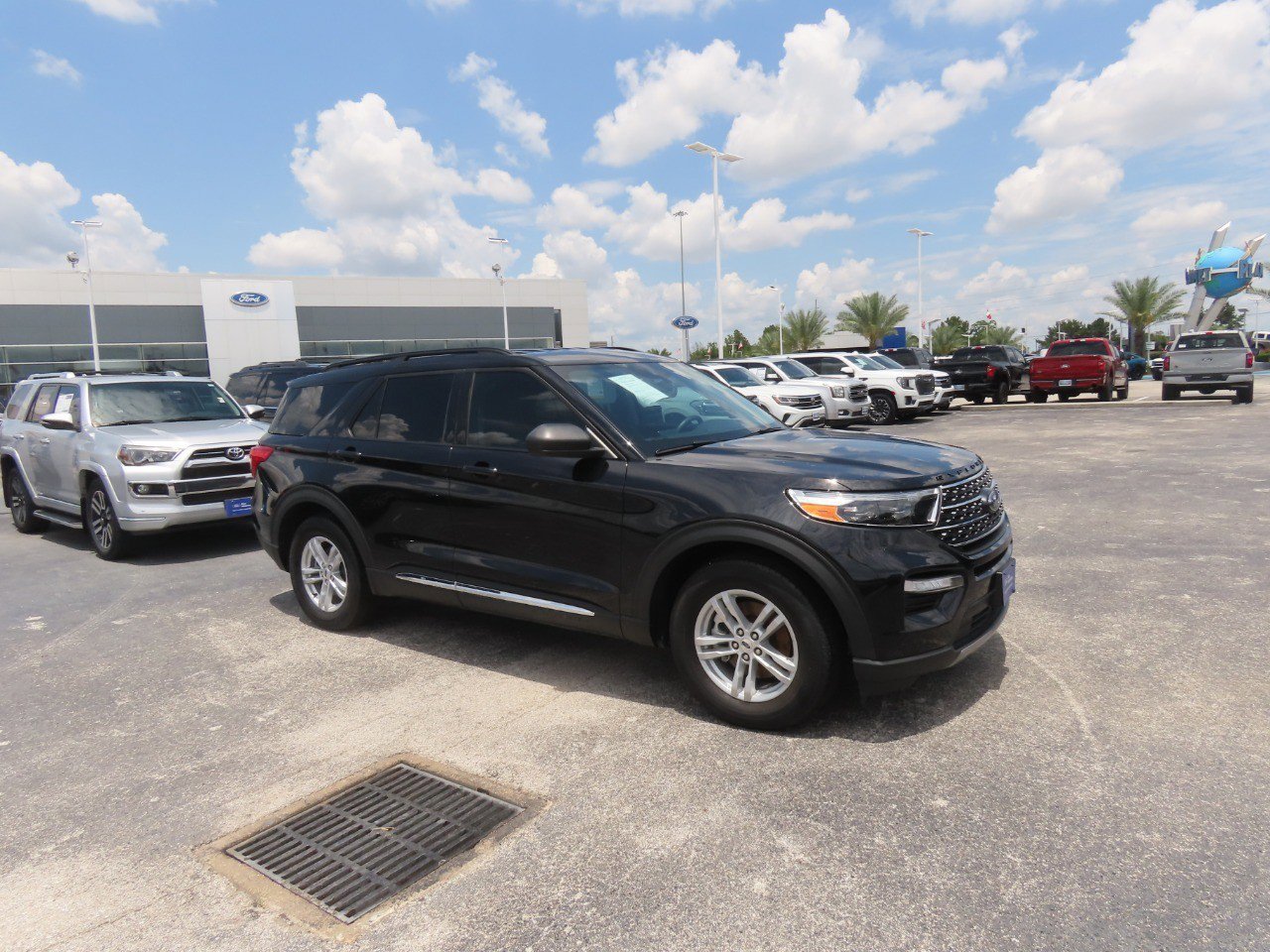 Certified 2023 Ford Explorer XLT w/ Equipment Group 202A RWD image 6