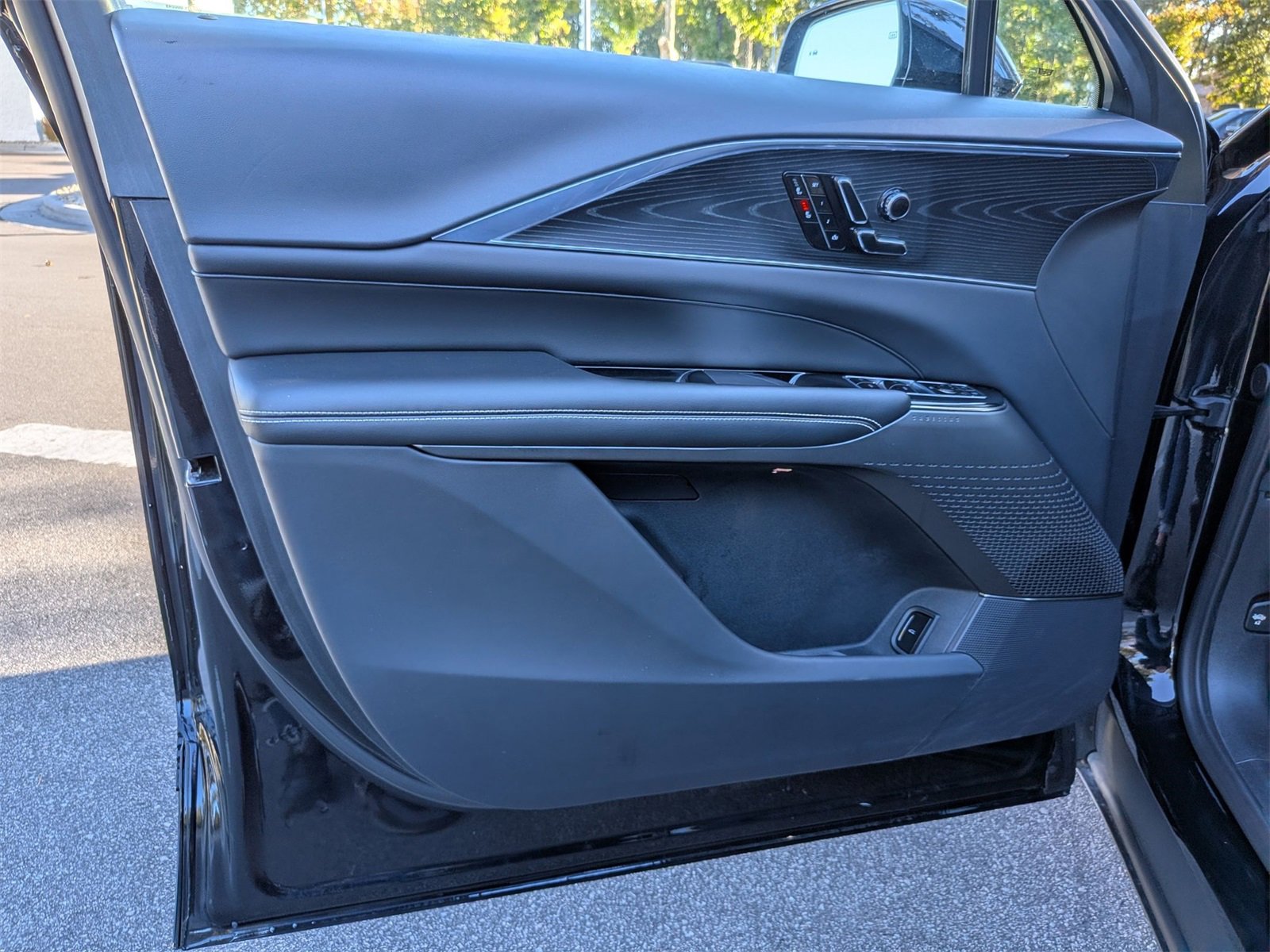 Used 2024 Cadillac Lyriq Sport image 12