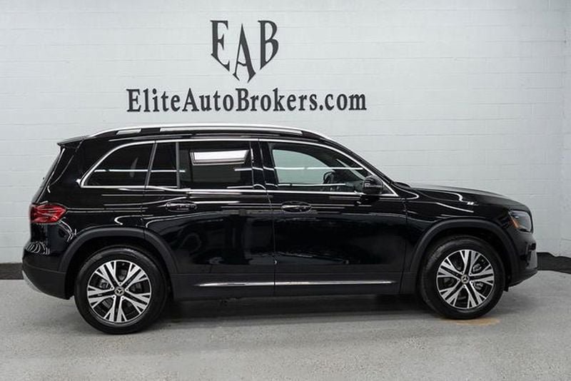Used 2024 Mercedes-Benz GLB 250 4MATIC w/ Driver Assistance Package image 5