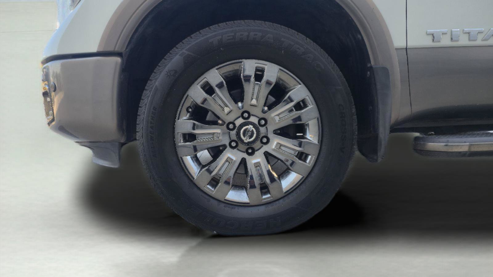 Used 2018 Nissan Titan Platinum Reserve w/ Platinum Utility Package AWD/4WD image 11