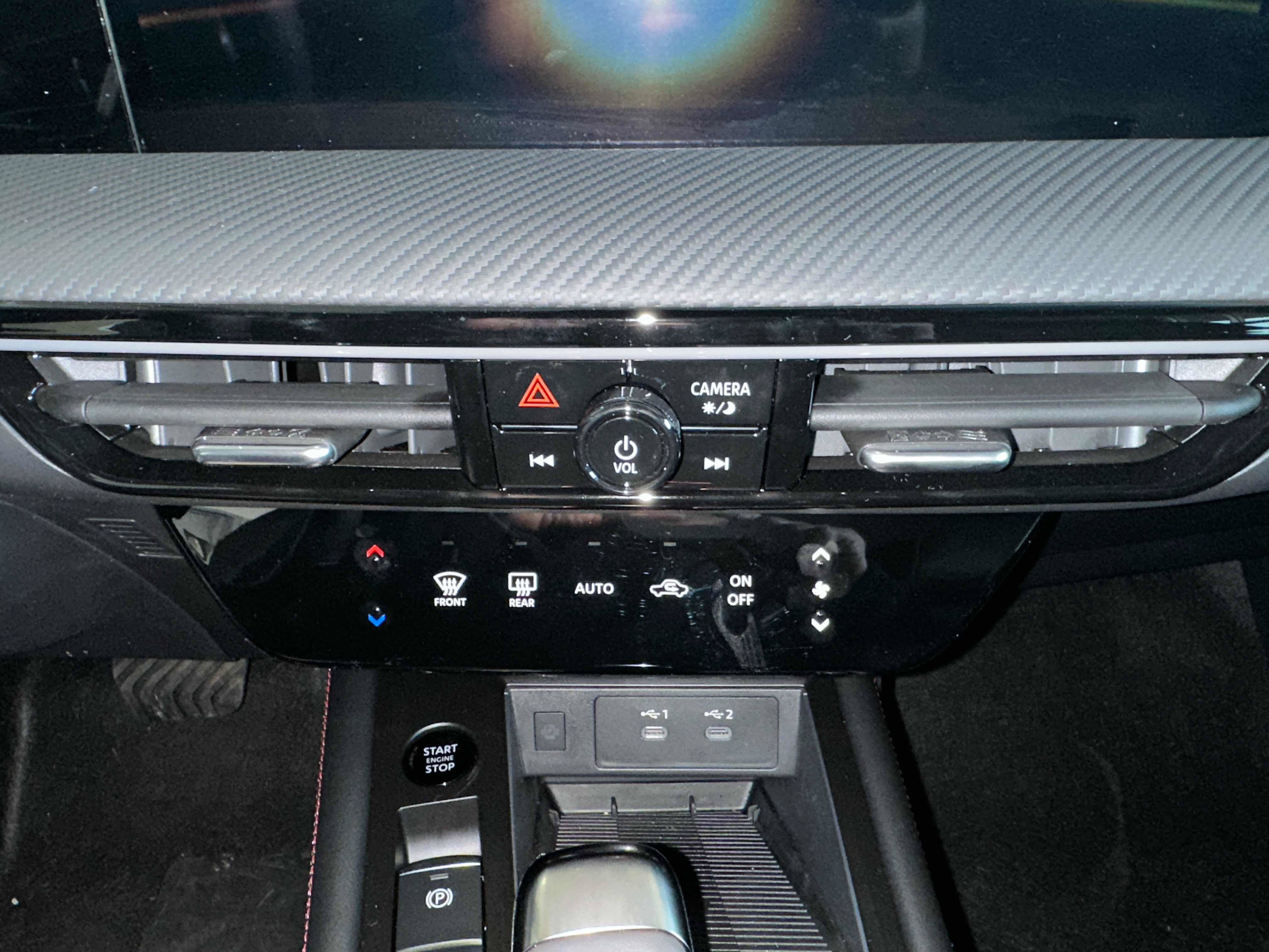 New 2025 Nissan Kicks SR AWD/4WD image 32