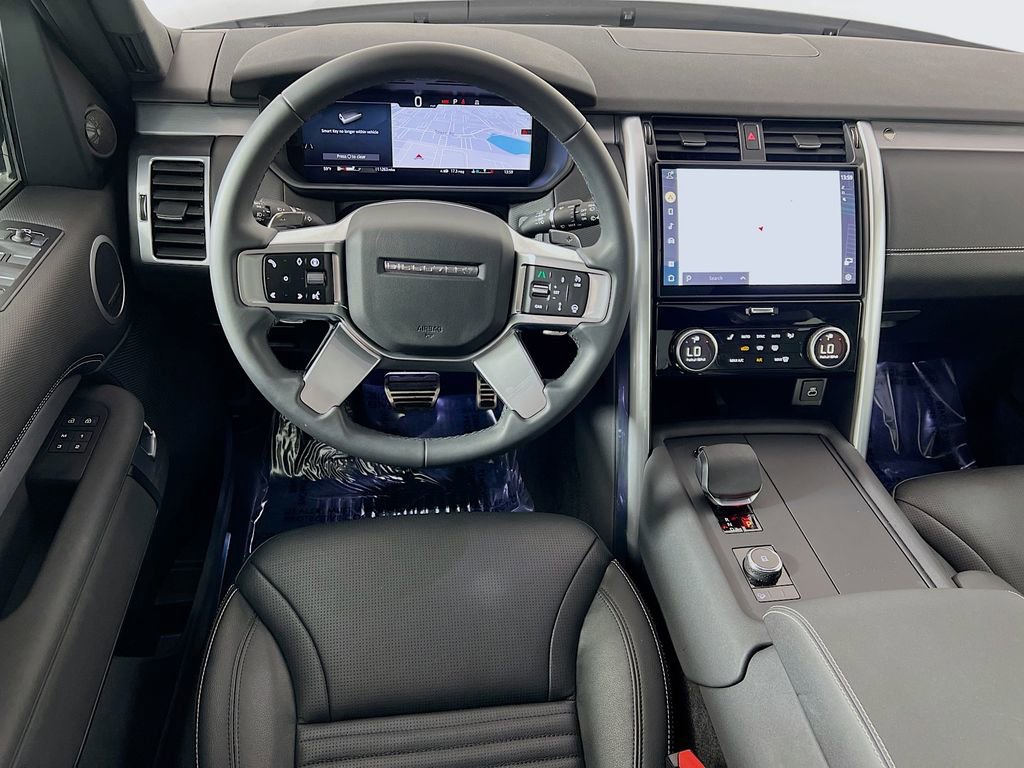 Used 2025 Land Rover Discovery Dynamic SE AWD/4WD image 24