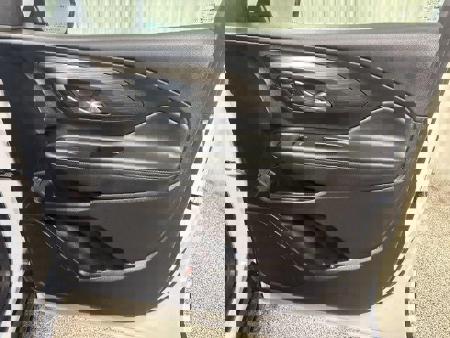 Used 2024 GMC Terrain SLE w/ Driver Convenience Package image 21