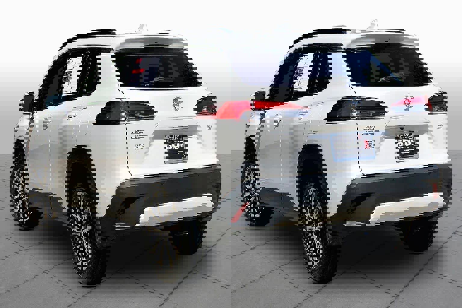 Used 2023 Toyota Corolla Cross XLE w/ Convenience Package image 12