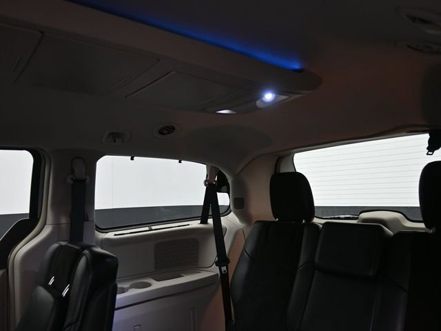 Used 2014 Chrysler Town & Country Touring-L image 20