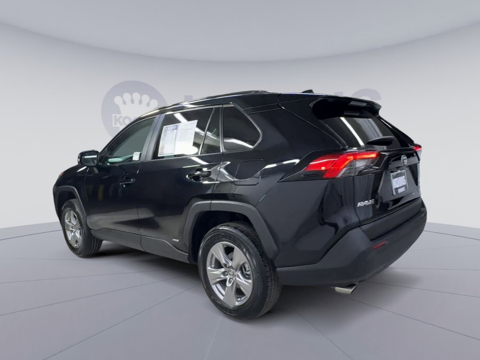 Used 2025 Toyota RAV4 XLE AWD/4WD image 8