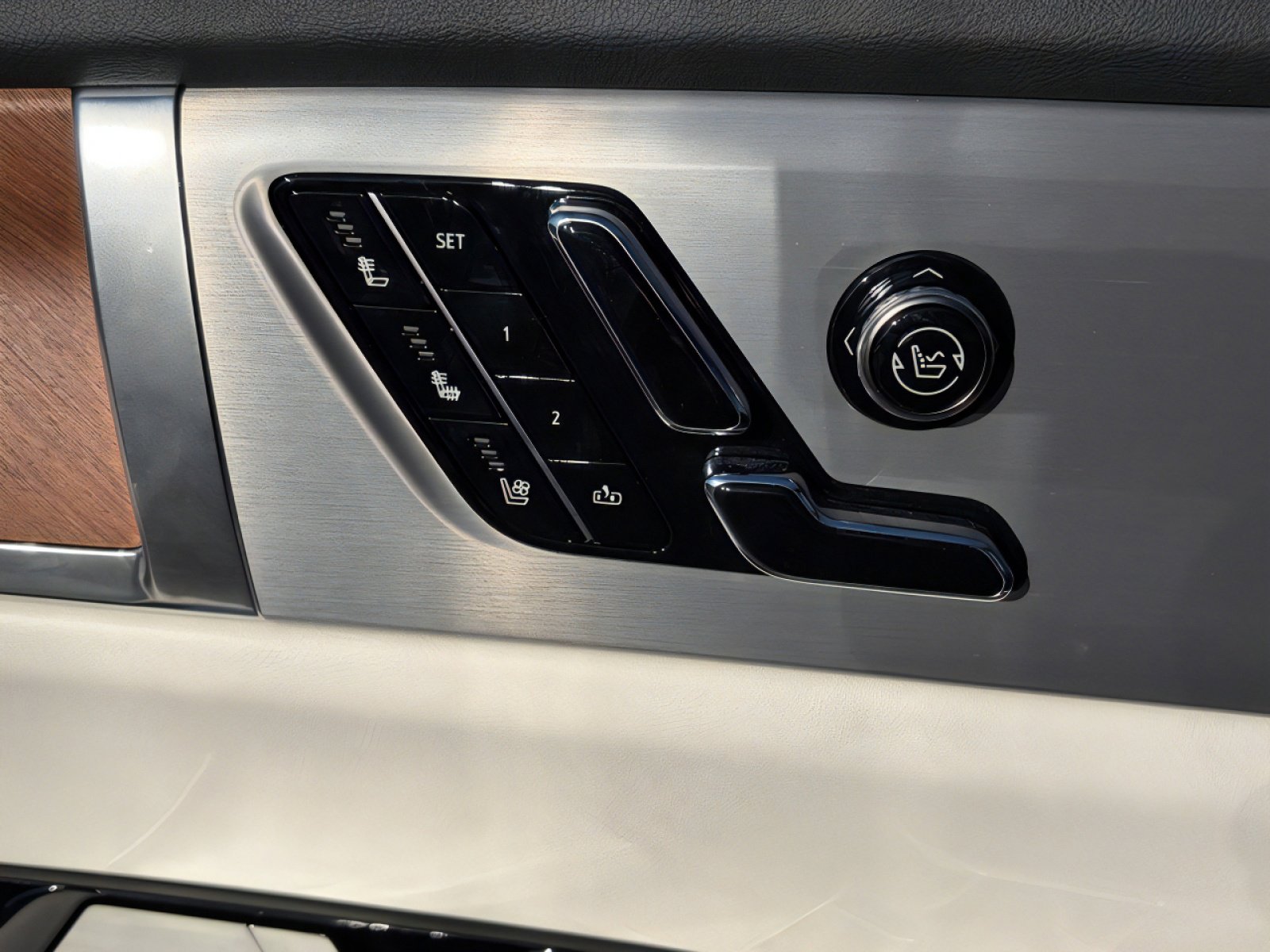 Used 2026 Cadillac Vistiq Luxury image 17