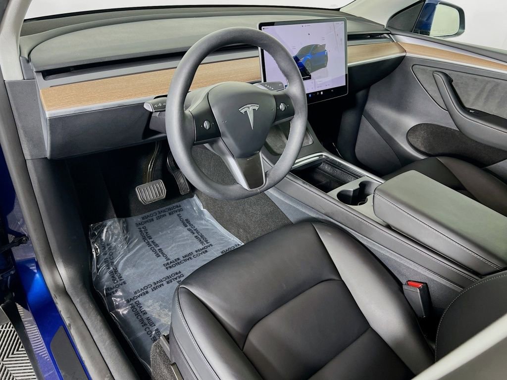 Used 2025 Tesla Model Y Long Range image 9