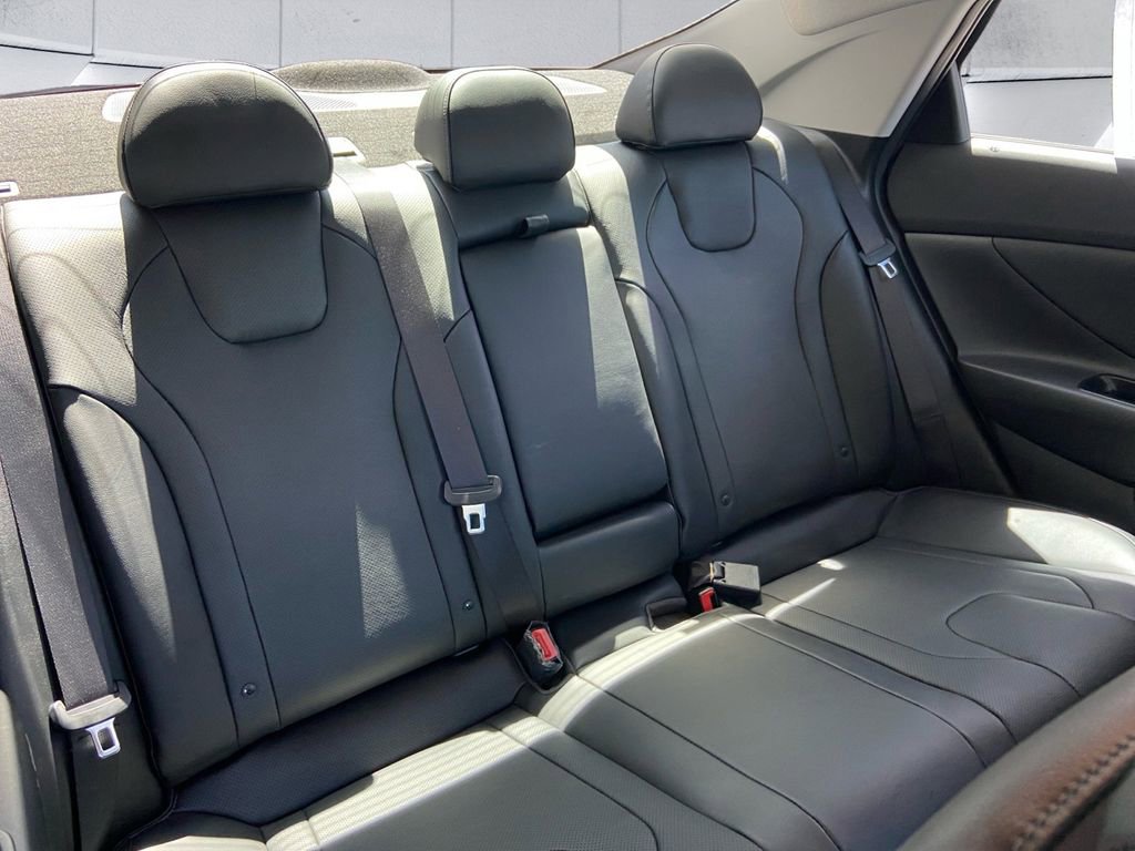 Used 2023 Hyundai Elantra Limited FWD image 14