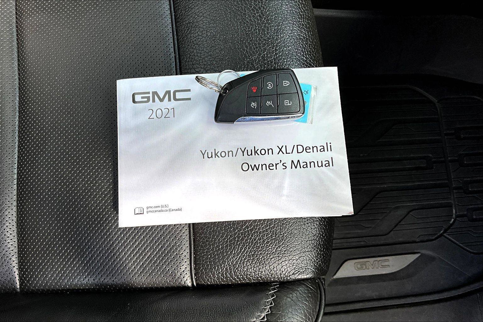 Used 2021 GMC Yukon XL Denali w/ Denali Premium Package image 12