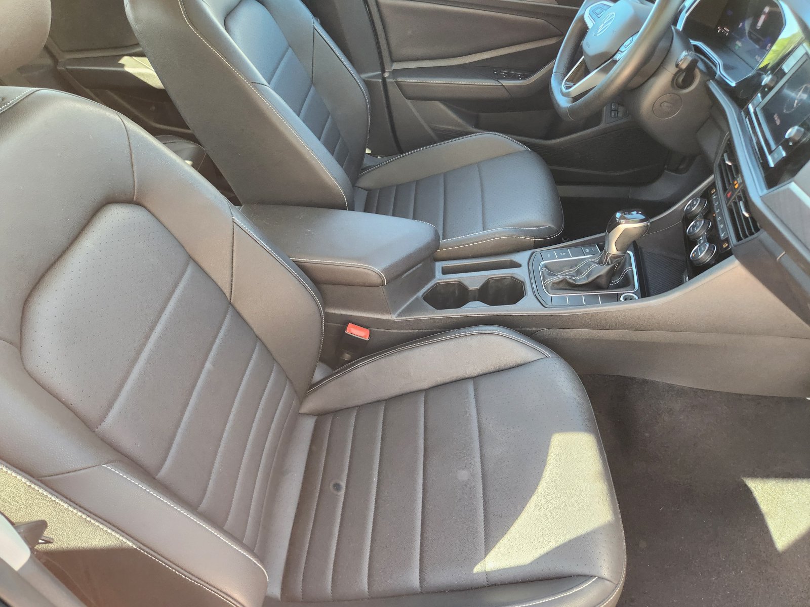 Used 2024 Volkswagen Jetta SE FWD image 15