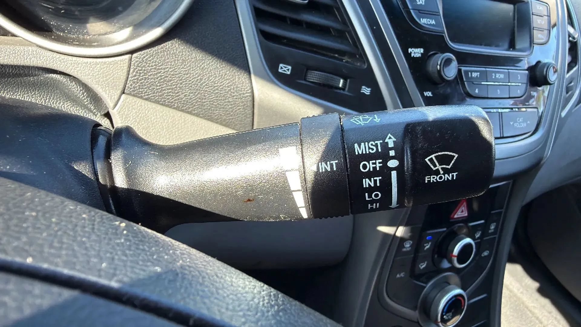 Used 2015 Hyundai Elantra SE FWD image 12