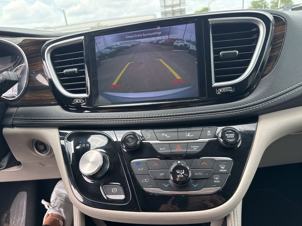 Used 2023 Chrysler Pacifica Limited image 15