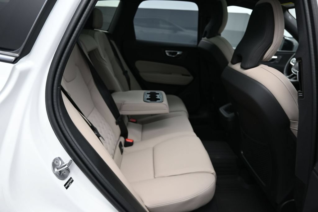 New 2026 Volvo XC60 B5 Plus w/ Climate Package PRO AWD/4WD image 17
