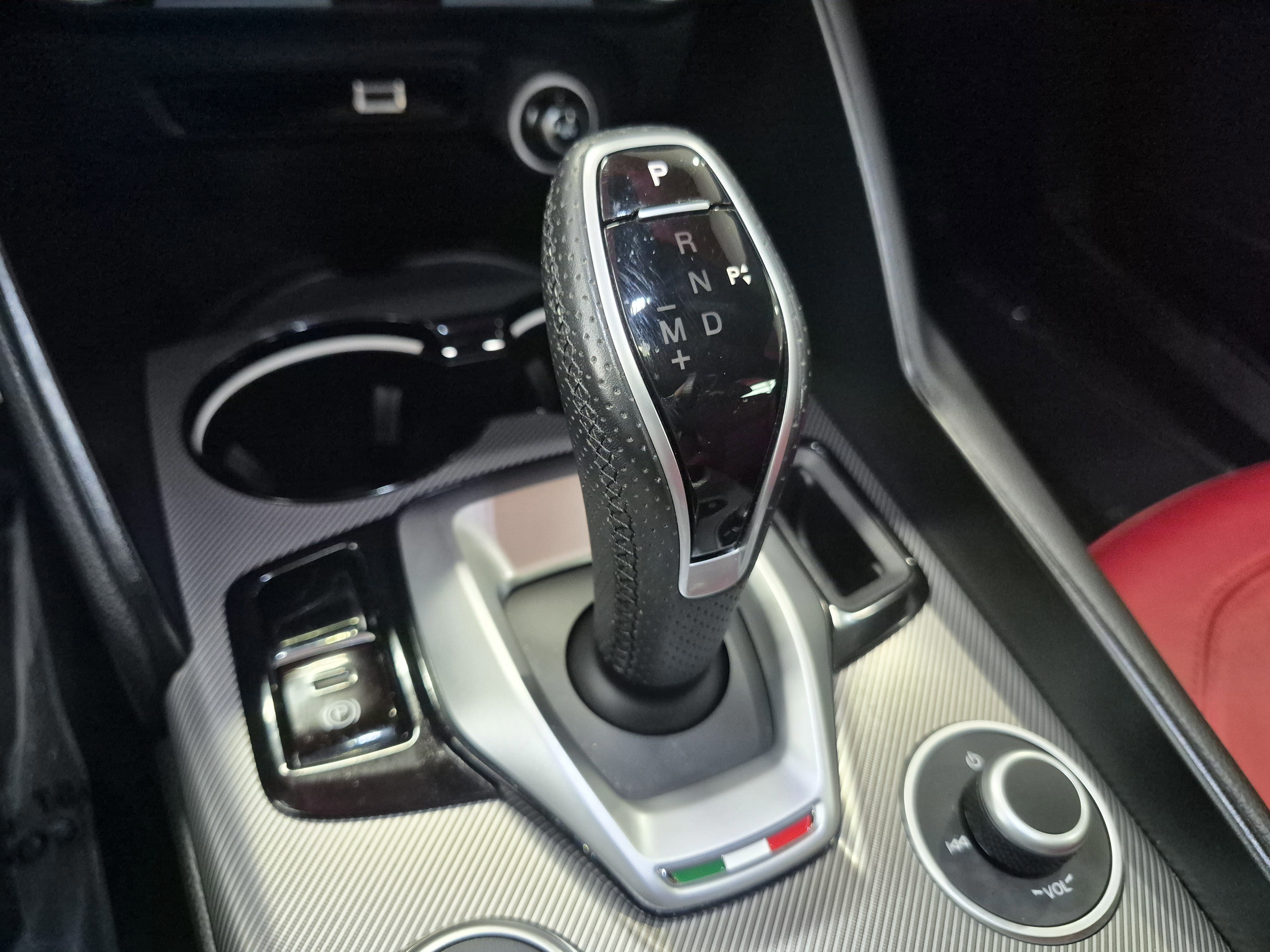 Used 2023 Alfa Romeo Giulia Veloce RWD image 39