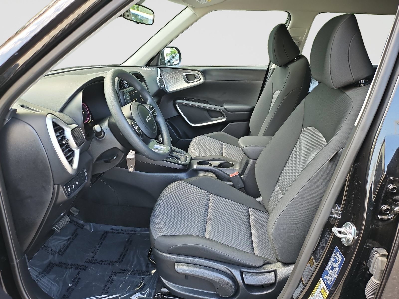 Used 2025 Kia Soul LX FWD image 16