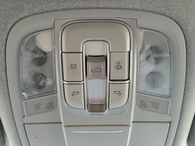 Used 2020 Hyundai Santa Fe SEL w/ Convenience + Premium Package FWD image 53