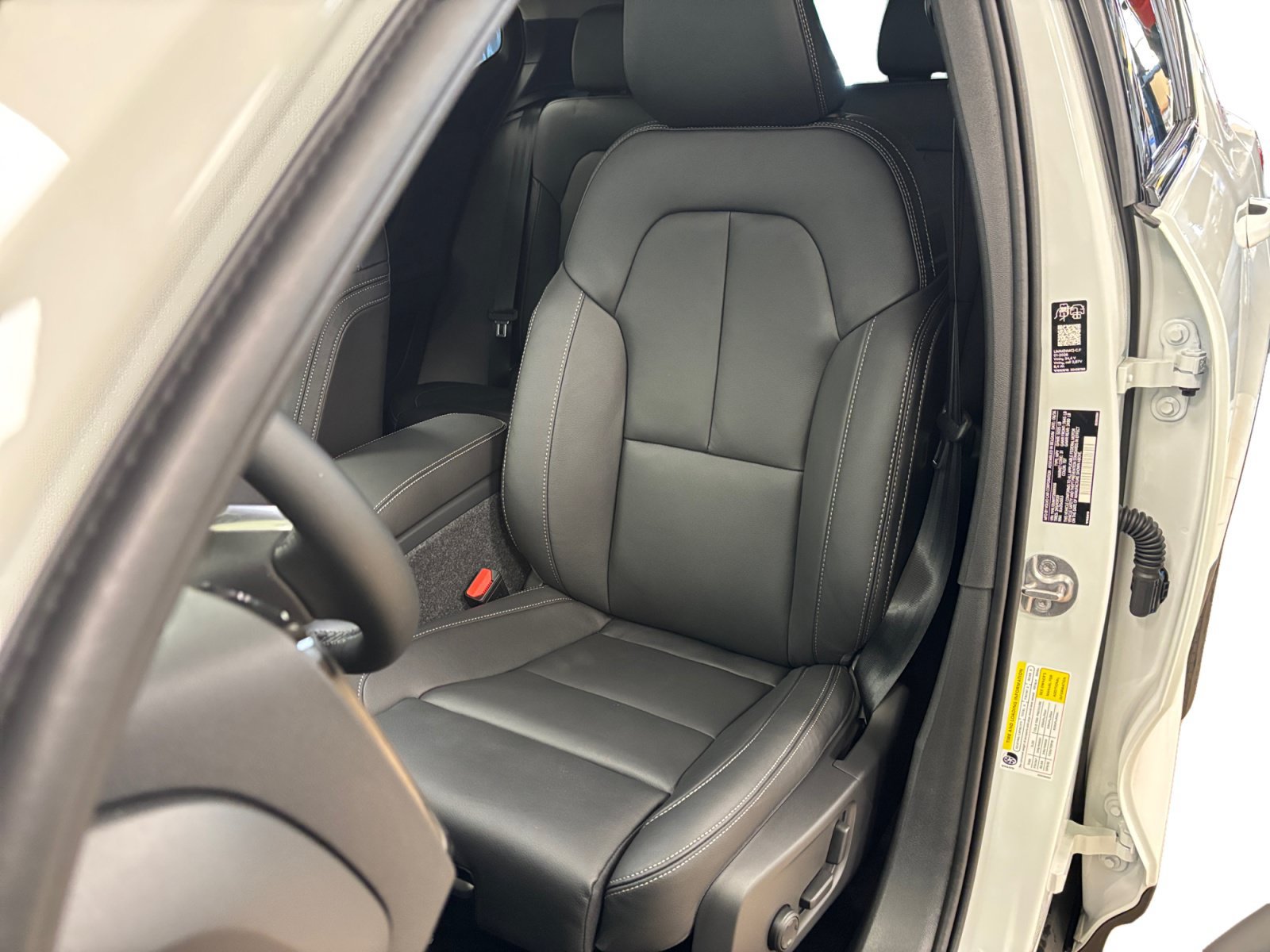 New 2026 Volvo XC40 B5 Ultra w/ Protection Package Premier AWD/4WD image 40