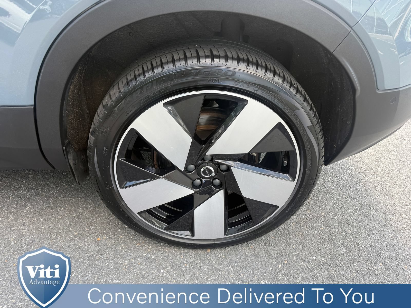 Used 2023 Volvo XC40 Recharge Ultimate w/ Protection Package Premier AWD/4WD image 12