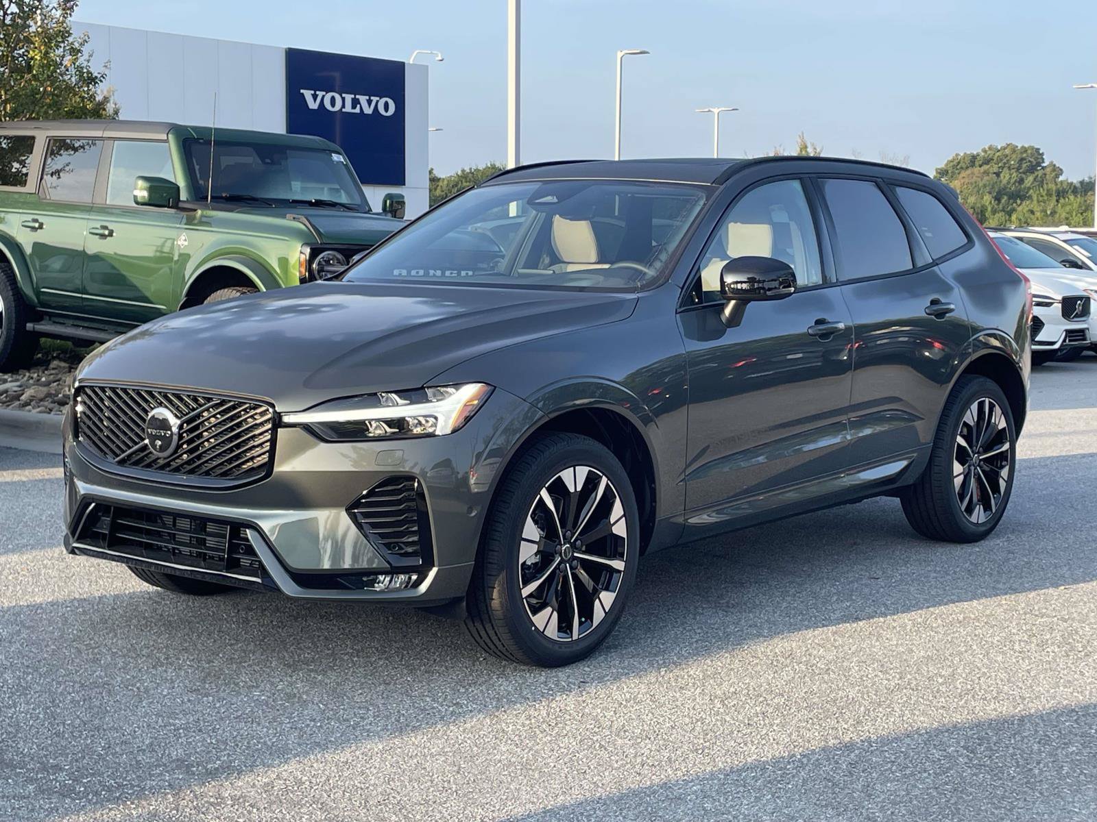 New 2027 Volvo XC60 B5 Plus AWD/4WD image 24