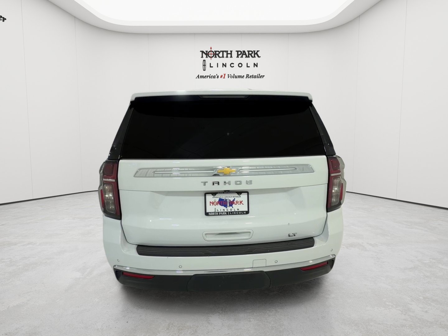 Used 2023 Chevrolet Tahoe LT w/ Luxury Package RWD image 4