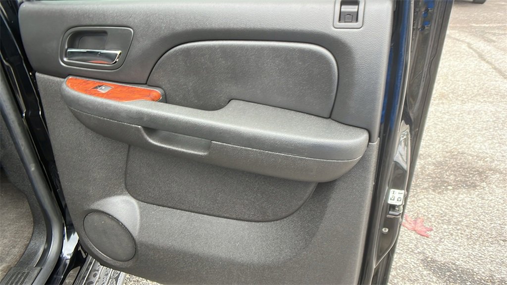 Used 2014 Chevrolet Suburban LS image 17