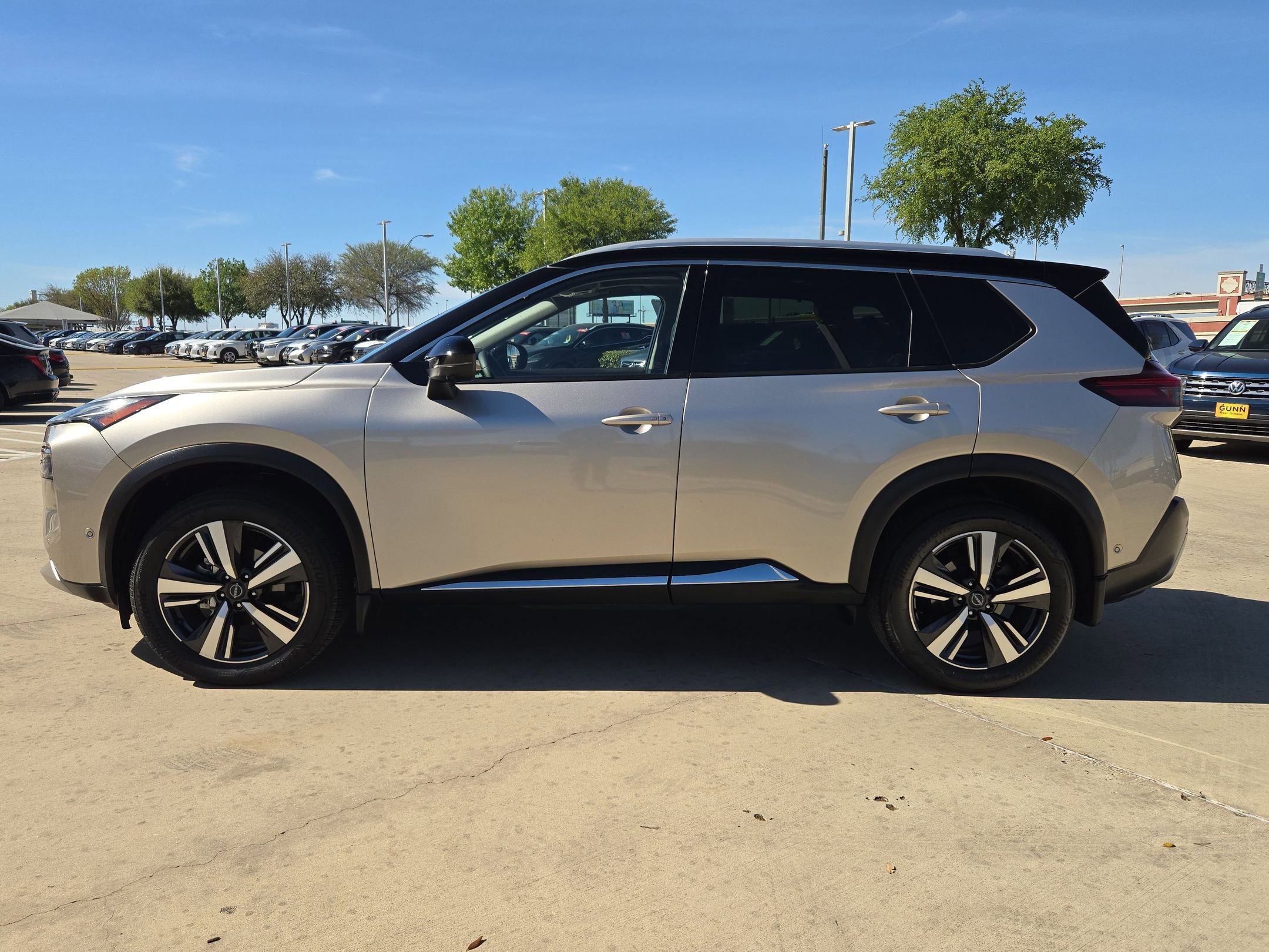 Used 2023 Nissan Rogue Platinum w/ Platinum Premium Package image 6