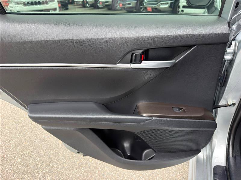 Used 2023 Toyota Camry SE FWD image 19