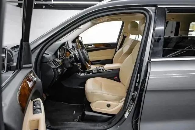 Used 2018 Mercedes-Benz GLS 450 4MATIC w/ Premium Package image 4