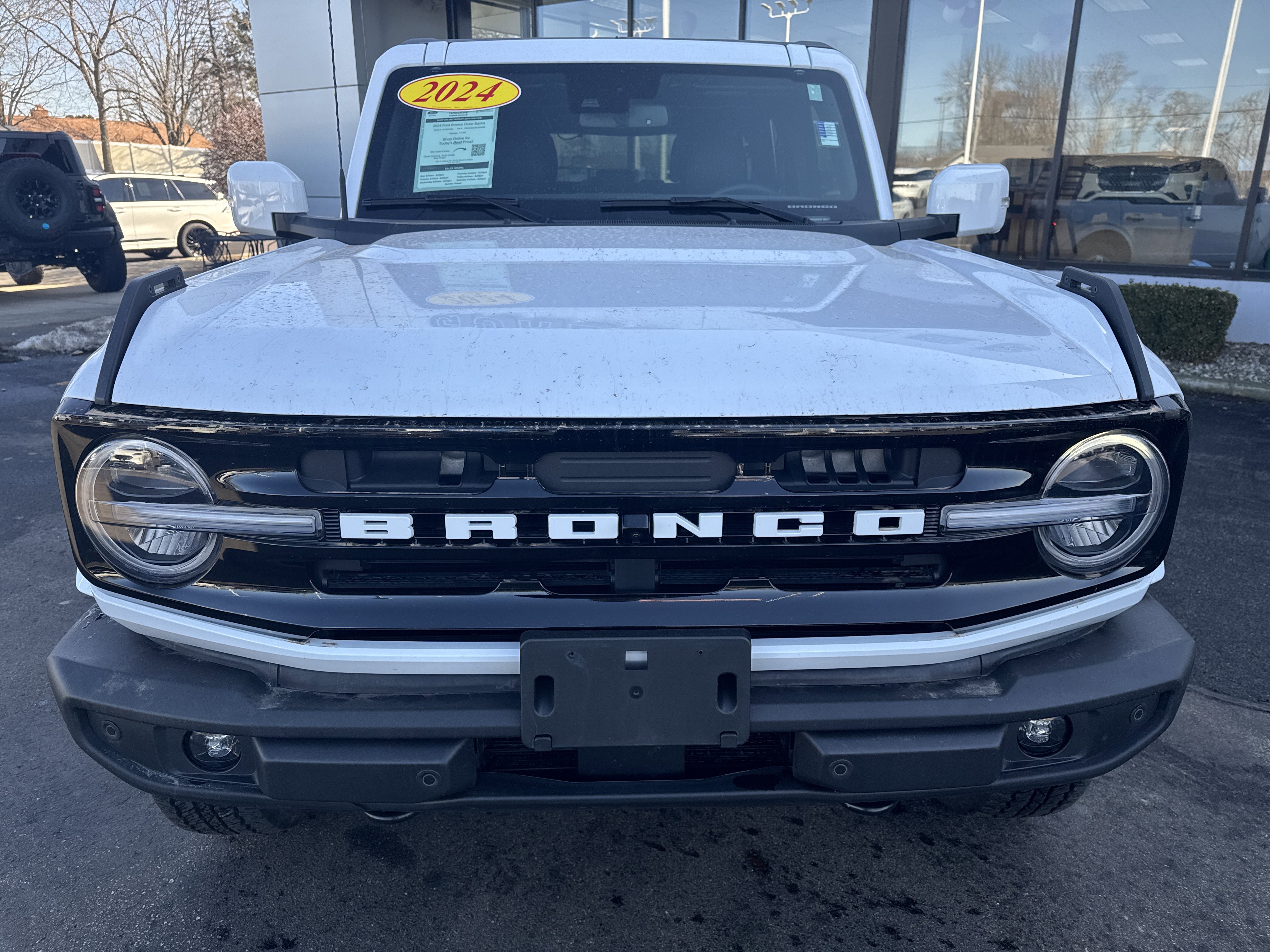 Used 2024 Ford Bronco Outer Banks image 2