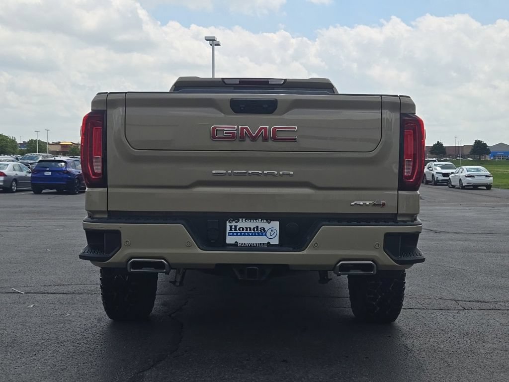 Used 2023 GMC Sierra 1500 AT4 w/ AT4 Premium Package AWD/4WD image 8